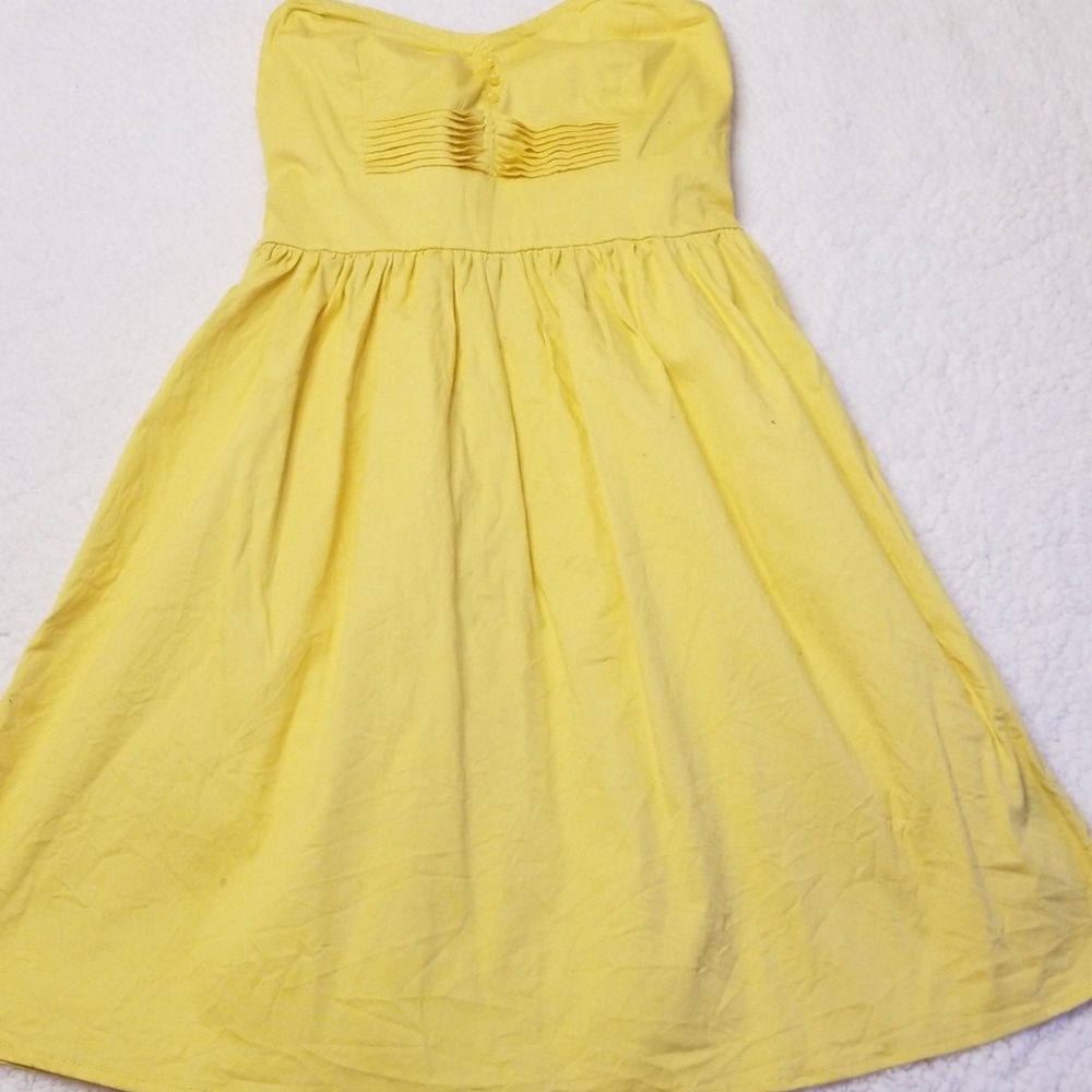 Sweetheart neckline yellow dress